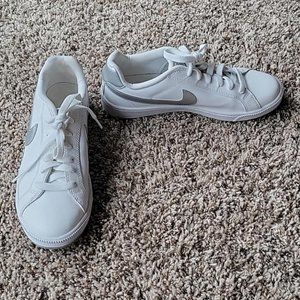 Nike Court Majestic White and Silver Shoes Size 8